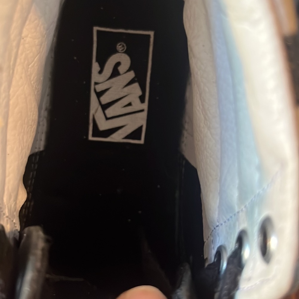 Vans - Picture 6 of 7